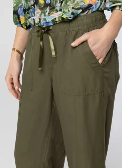 Leger E Broek-Norah Hot